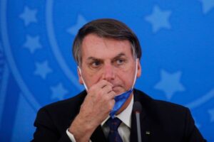 Bolsonaro repete ameaças golpistas e fala em ‘enquadrar’ ministros do STF no feriado da Independência