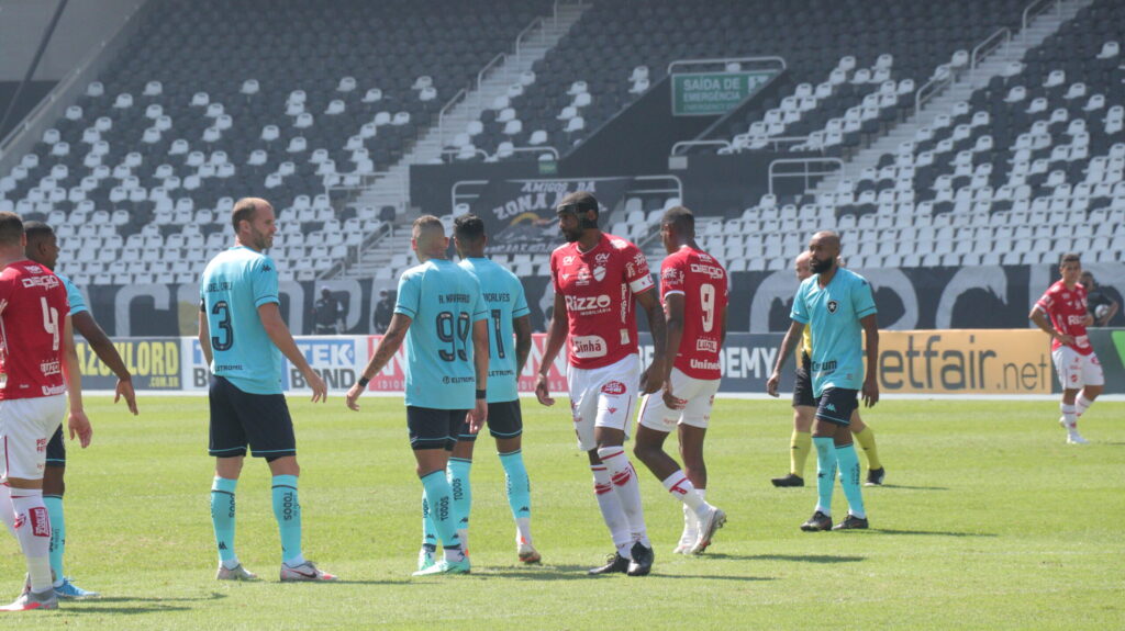 Vila Nova tem reação tardia e é derrotado pelo Botafogo