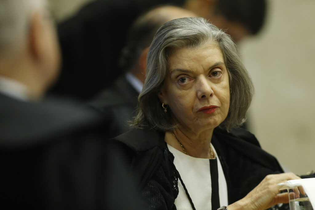 Cármen Lúcia nega pedidos para condução coercitiva e retenção de passaporte de lobista feitos pela CPI