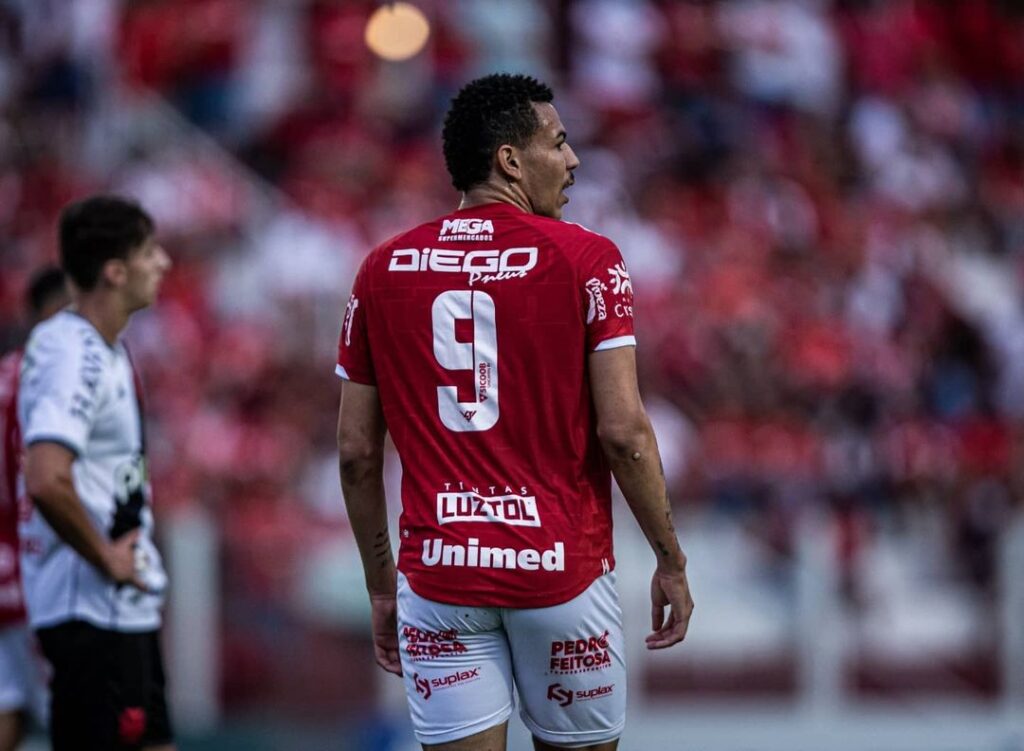 Clayton encara duelo contra o Londrina como decisão