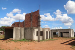 Obras de Cmeis paradas desde 2015 deixam quase cinco mil crianças sem escola em Goiânia