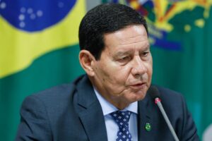 Mourão admite possibilidade de racionamento de energia no país