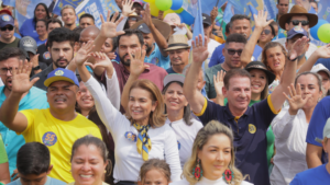 Izaura Cardoso lidera mega caminhada em Senador Canedo