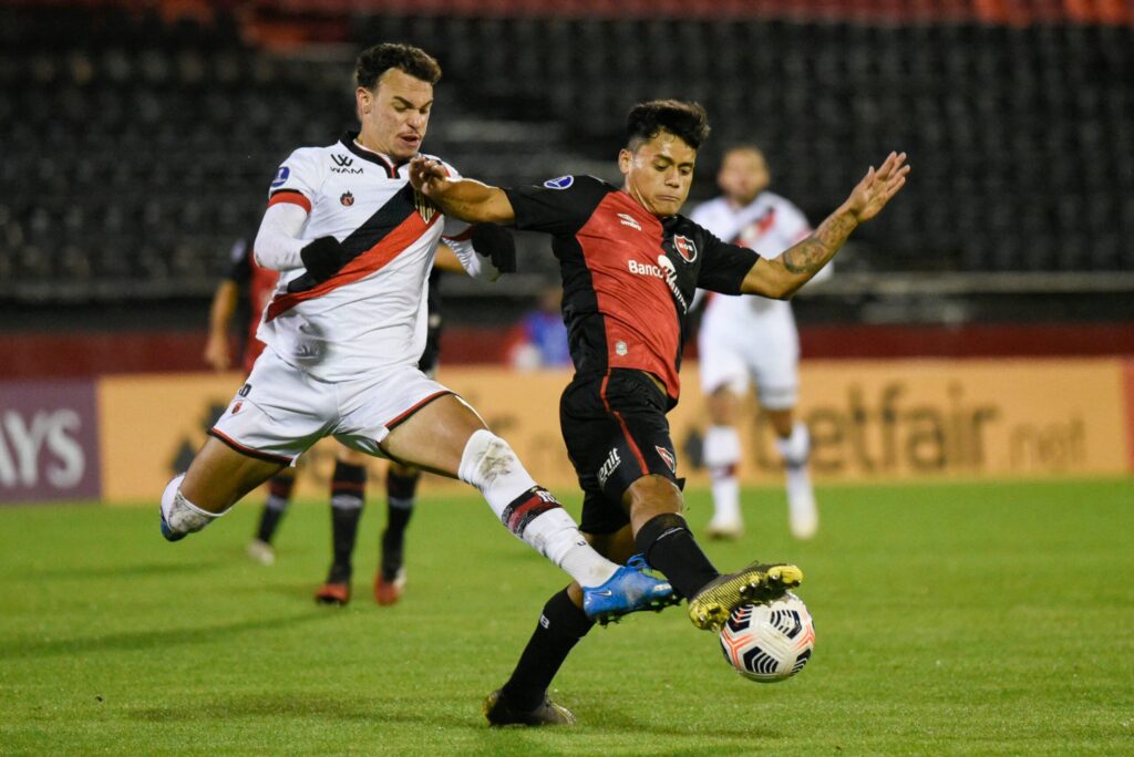 Atlético-GO busca empate contra o Newell's