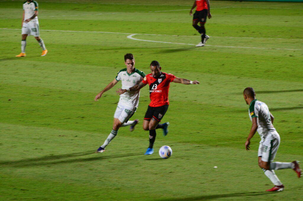 Com gols no primeiro tempo