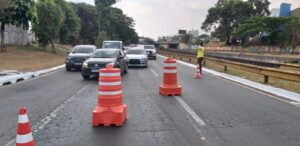 Mais ruas de Goiânia são interditadas para gravação de série com Deborah Secco. confira