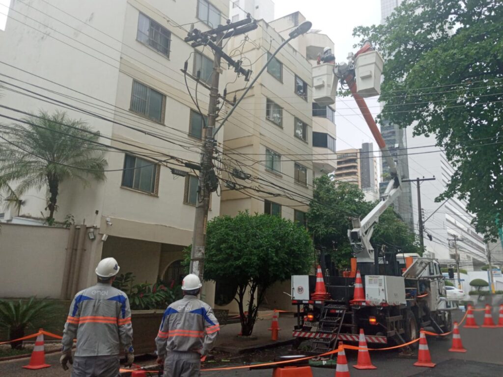 Chuvas fortes do fim de semana causam queda de energia em diversos municípios de Goiás