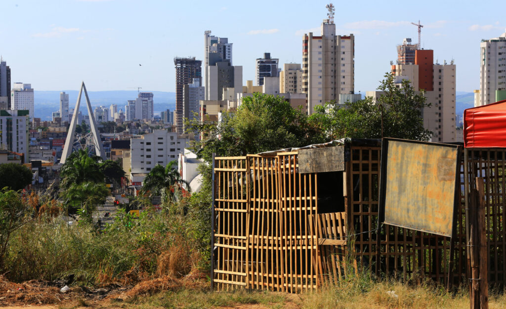 Morros em Goiânia na rota da invasão