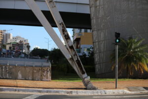 Situação de viadutos e monumentos da 85 é preocupante: estruturas estão enferrujadas e sem manutenção