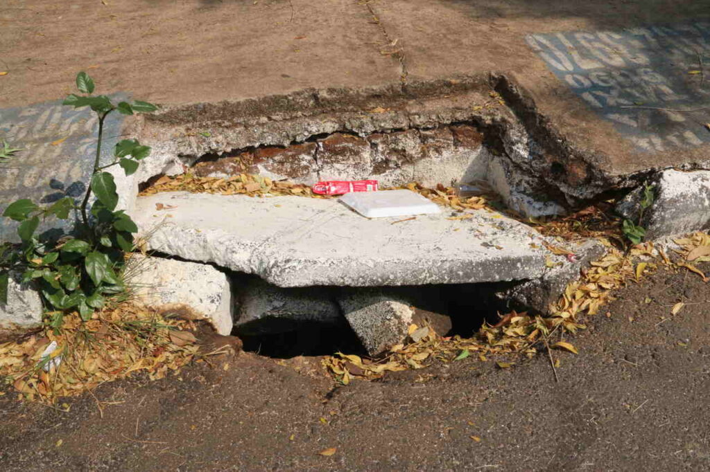 Bueiros entupidos preocupam moradores de Goiânia