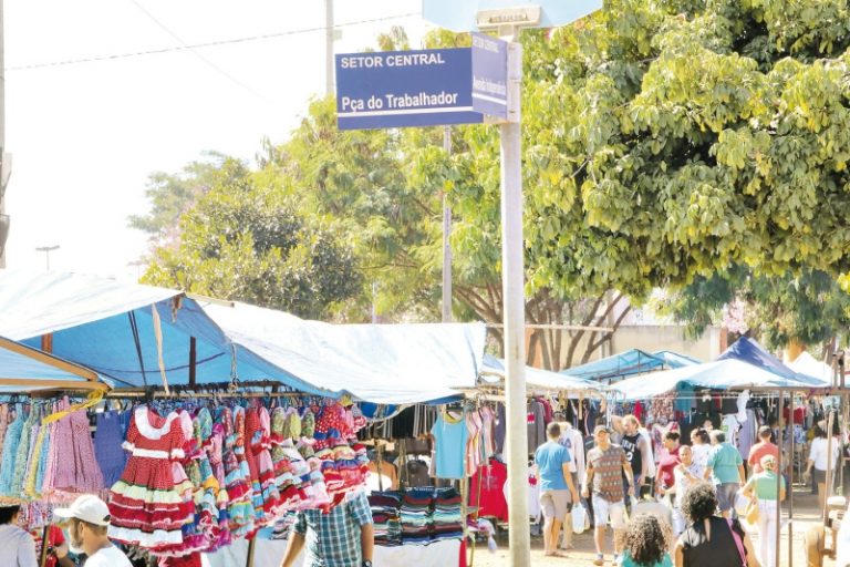 Feirantes da fila de espera da Feira Hippie e da Madrugada devem atualizar o cadastro