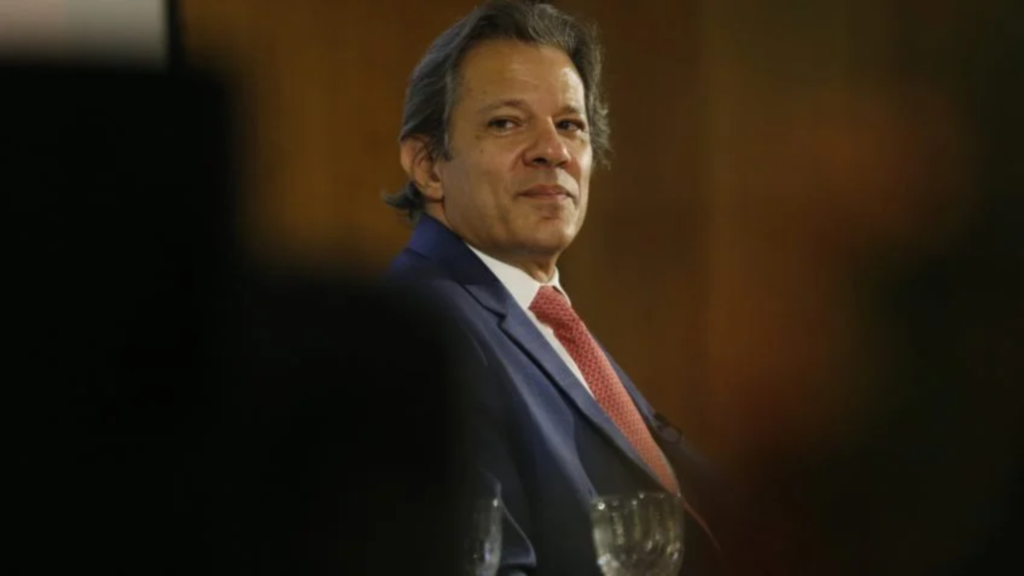 Anatel vai retirar centenas de bets do ar, garante Haddad