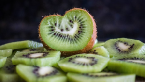 O kiwi, fruta asiática, é rico em potássio, magnésio e vitamina B6 Foto: Divulgação