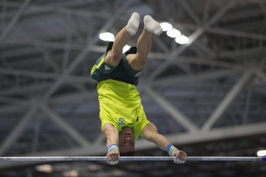 Caio Souza participa da final da ginástica artística