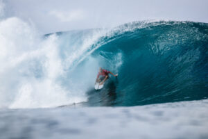 Kelly Slater faz história e vence no mar épico do Billabong Pro Pipeline