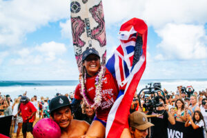 Moana Jones Wong faz história ao conquistar título no Billabong Pro Pipeline