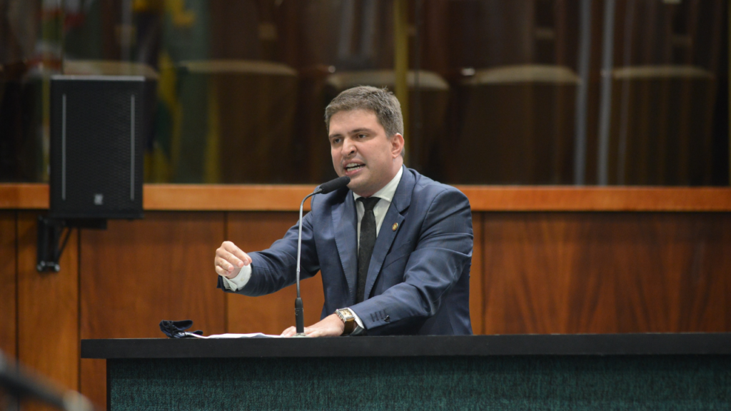 Justiça mantém no fim da fila deputado que se recusou a tomar Coronavac