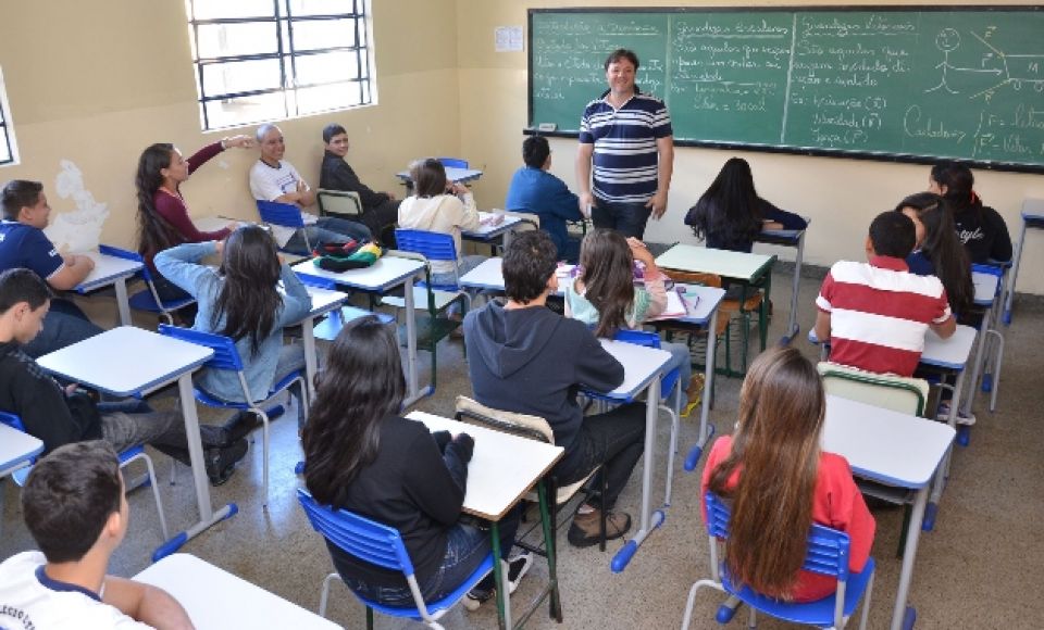 Mais de 3 mil profissionais da educação receberão progressão salarial do Estado