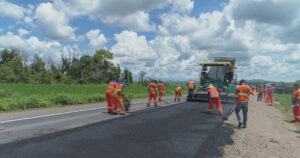 BR-080 e BR-153 recebem obras de tapa-buracos; veja trechos que estão com tráfego meia-pista