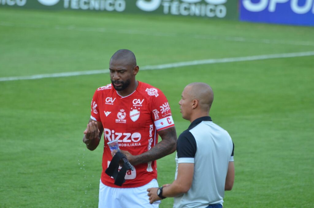 Rafael Donato se pronuncia após saída de Hemerson Maria e garante tranquilidade do elenco depois do ocorrido