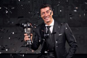 Lewandowski supera Messi e Salah e é eleito o melhor do Mundo