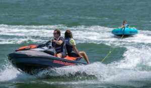 Pandemia fez crescer a venda de barcos de passeio e produtos de esportes náuticos