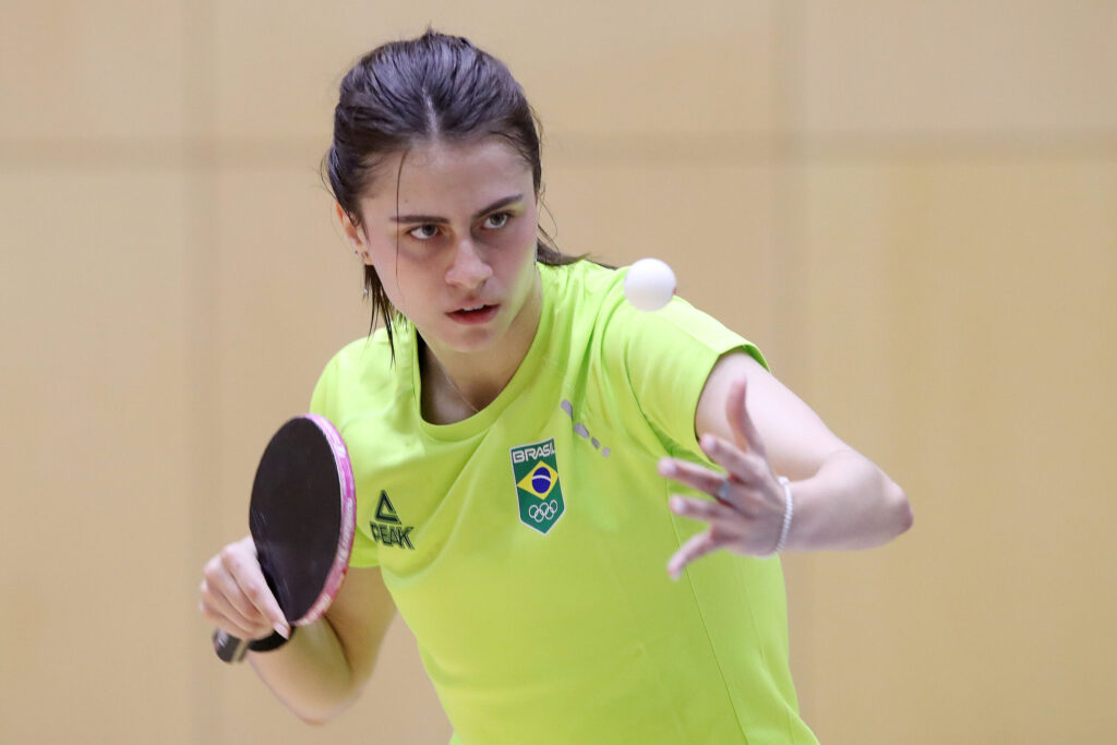 Bruna Takahashi não passa por rival francesa em Tóquio e foca na competição por equipes