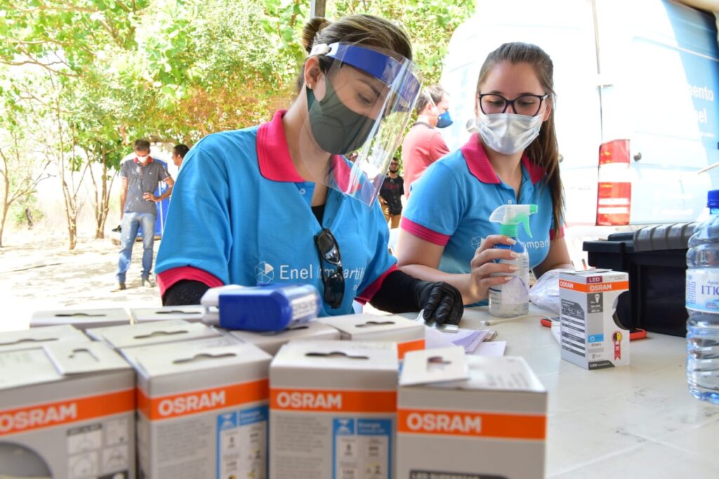 Enel realiza troca gratuita de lâmpadas em Goiânia e Aparecida