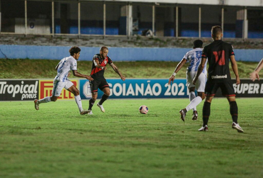 Com gol de Lucão