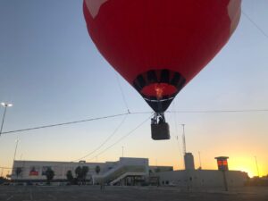 Buriti Shopping homenageia o aniversário de Aparecida com voo de balão