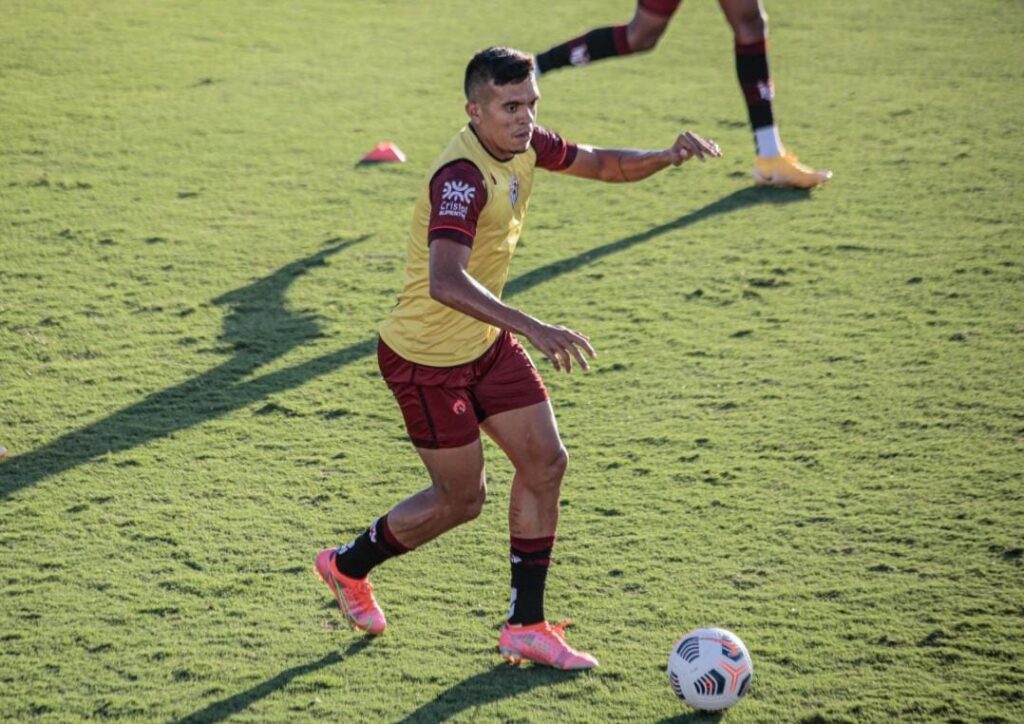 Igor Cariús celebra atuação contra o Corinthians