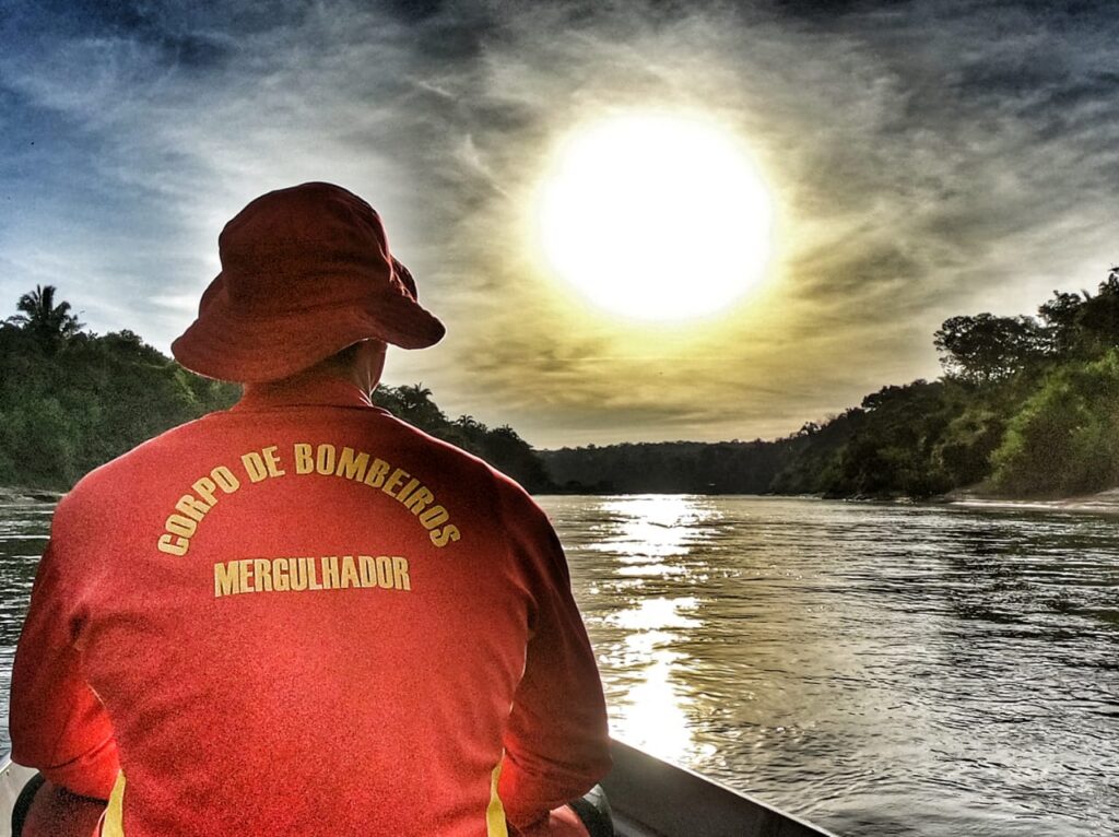 Corpo de Bombeiros encontra corpo de homem no Rio Araguaia