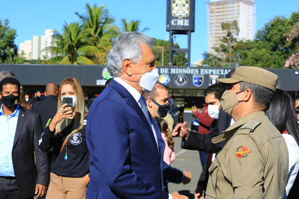 Caiado homenageia policiais que capturaram Lázaro: 'Não tiveram um minuto de recuo'