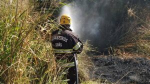 Corpo de bombeiros combate sete incêndios em Caldas Novas