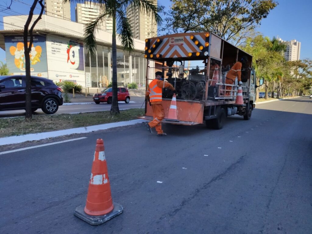 Ao menos 28 ruas de diferentes bairros de Goiânia devem receber nova sinalização até o fim desta semana