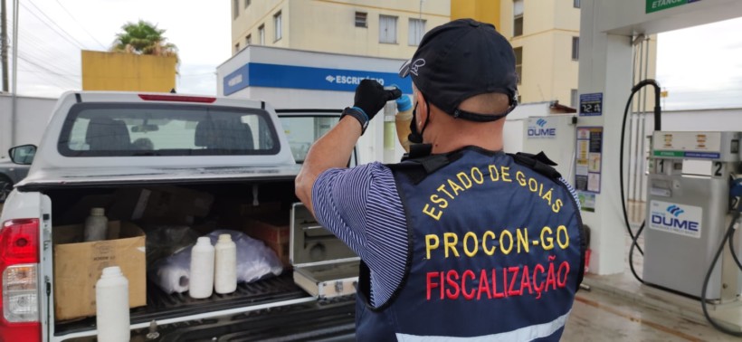 Posto suspeito de adulterar combustível é alvo do Procon-GO e Decon