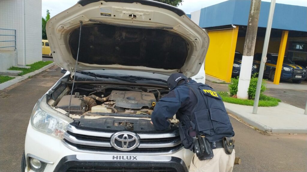 PRF prende empresário que dirigia caminhonete Hilux clonada na BR-050