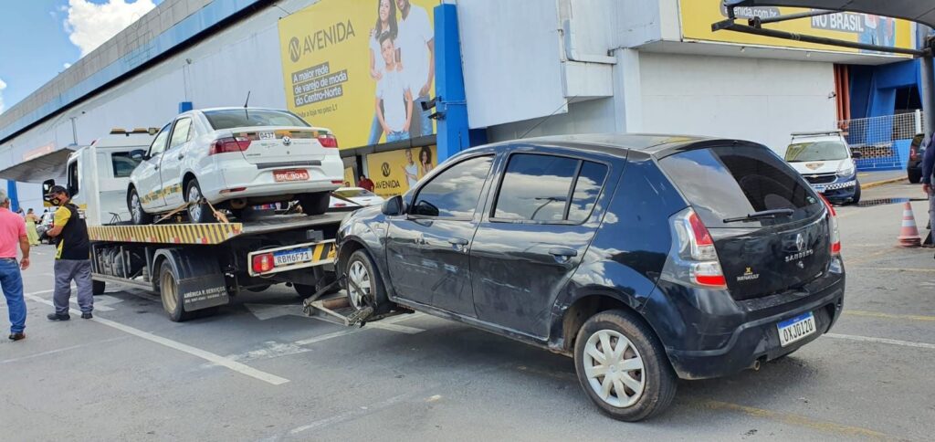 Fiscais apreendem veículos de transporte clandestino de passageiros na Rodoviária de Goiânia