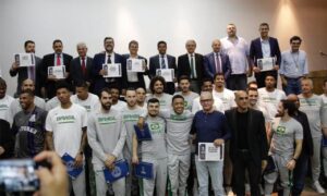 Seleção Brasileira Masculina recebe homenagem da Câmara Municipal de Anápolis