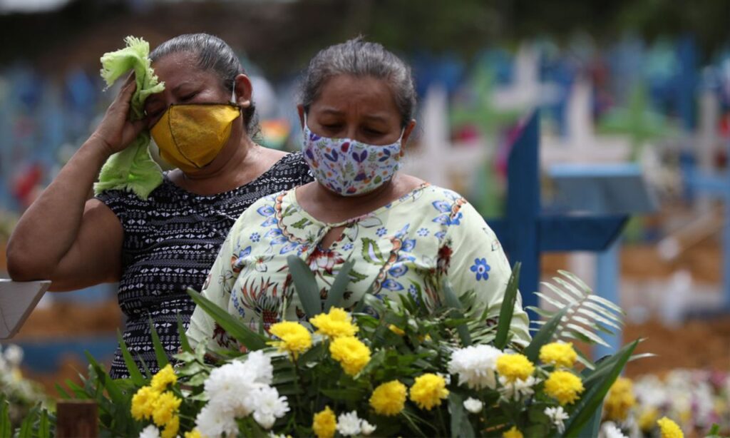 Brasil ultrapassa 200 mil mortes por Covid-19 e mais de mil mortes em 24 horas