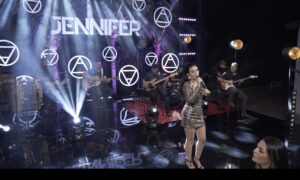 Cantora Jennifer divulga primeira música de trabalho