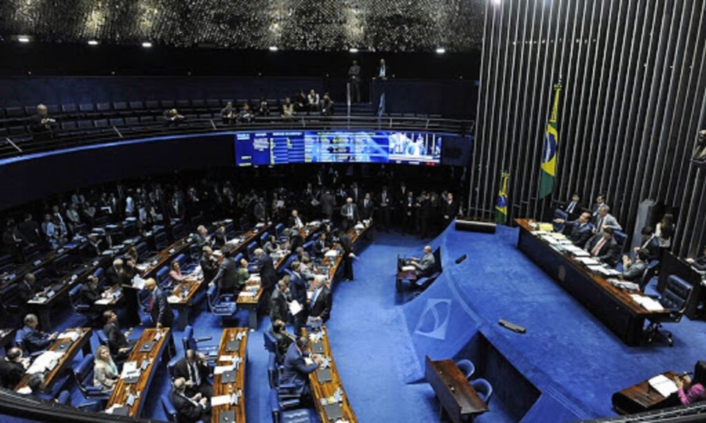 Senado aprova Projeto de Lei que criminaliza as fake news