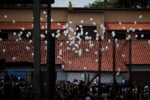 Culto ecumênico marca uma semana de massacre em Suzano