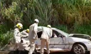 Colisão entre caminhão e carro deixa dois mortos e um ferido em Mineiros