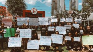 Estudantes protestam contra assédio vindo de professores em Goiânia