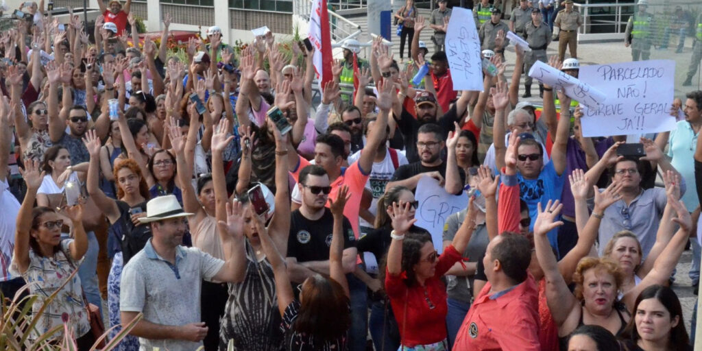 Caiado pede compreensão aos professores para não dar continuidade à paralisação