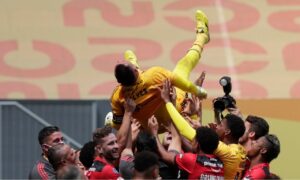 Flamengo vence Palmeiras nos pênaltis e é bicampeão da Supercopa