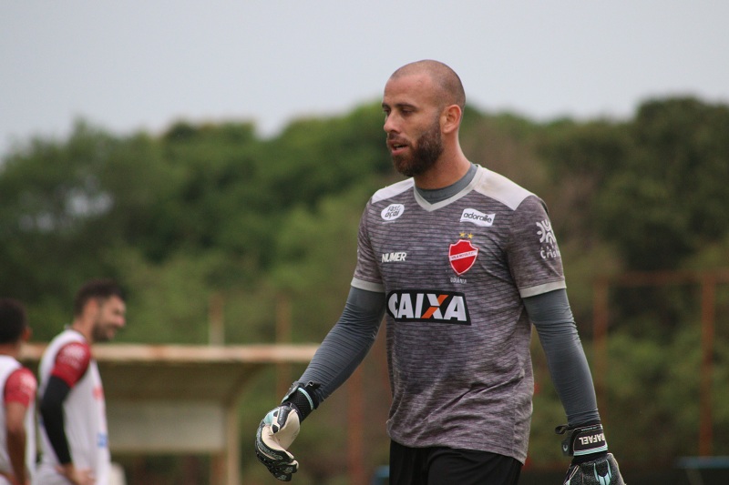 "Estou cansado de jogar bem e não vencer"