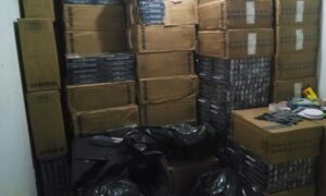 Mais de 200kg de maconha e 90 mil carteiras de cigarros são apreendidos