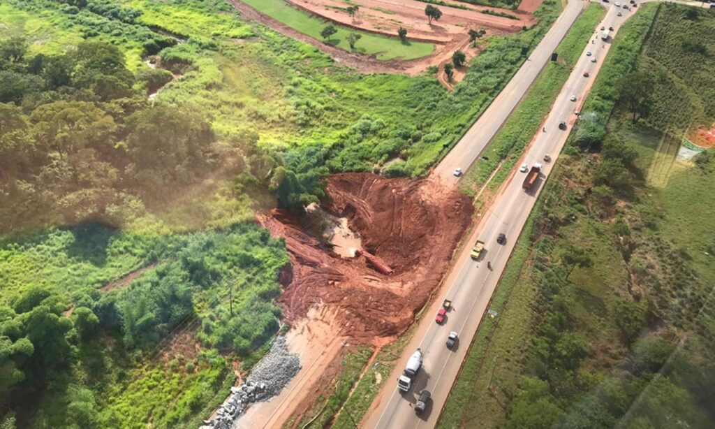 Galeria comercial de Goiânia sofre de descaso da prefeitura com limpeza pública